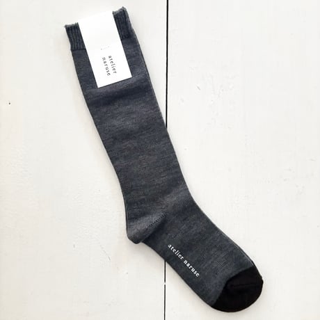 atelier naruse  merino wool plane middle socks