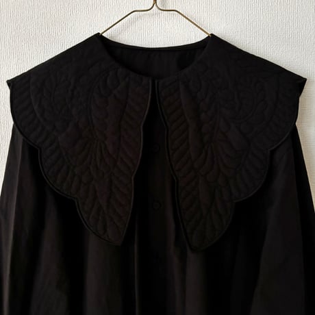 qiri  trapunto quilt collar blouse・black