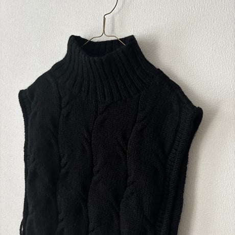 HAU hand knit demi-vest "nepal"