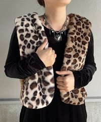 fur vest B
