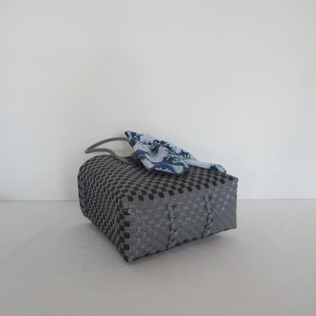 【9月28日(月)〜10月2日(金)発送】  Bag×Handkerchief［D］Gummy bag ' gingham ' (Size : S) _ Charcoal Clay