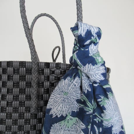 【9月28日(月)〜10月2日(金)発送】  Bag×Handkerchief［D］Gummy bag ' gingham ' (Size : S) _ Charcoal Clay