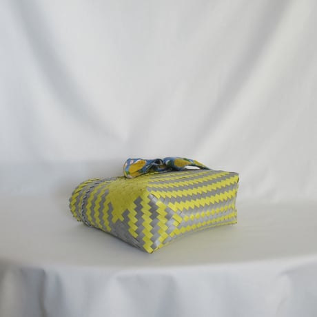 ★【9月7日(月)〜9月11日(金)発送】 Bag×Handkerchief［C］Mekearibag (Size : S) _Yellow Silver（cross）