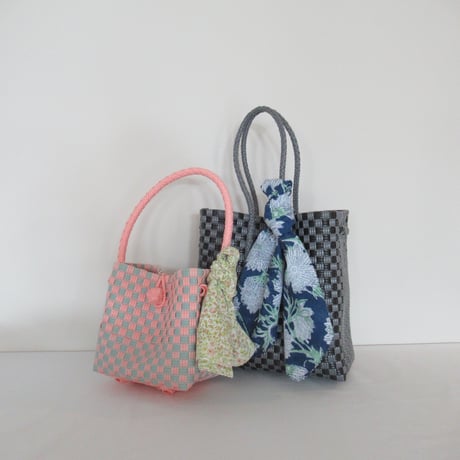 【9月28日(月)〜10月2日(金)発送】  Bag×Handkerchief［D］Gummy bag ' gingham ' (Size : S) _ Charcoal Clay