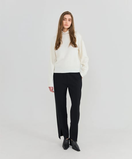 Linear Slit Pants