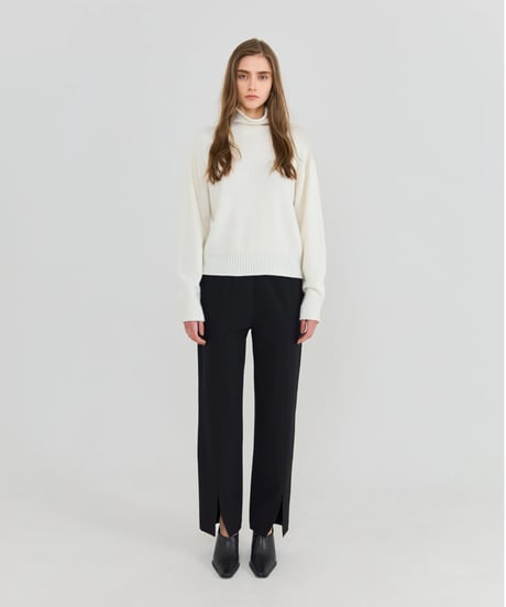Linear Slit Pants