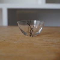 ドイツ・黒線模様のガラスボウル