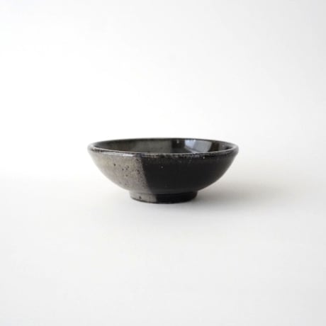 角掛政志・取鉢/ 掛分け（白黒）