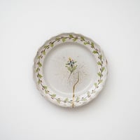 小ぶりのキュノワール 花絵プレート/ 金継ぎ