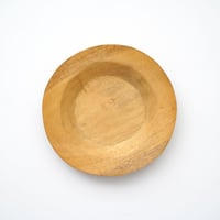 カレン族の手彫りのリム皿