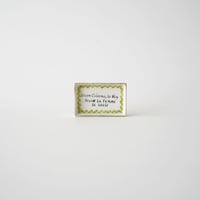 ことわざが描かれた磁器の小さなトレイ