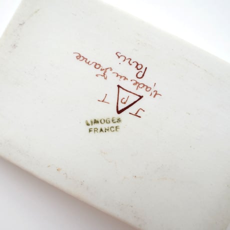 ことわざが描かれた磁器の小さなトレイ