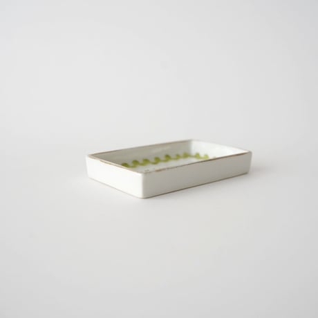 ことわざが描かれた磁器の小さなトレイ