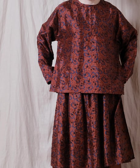 【BUNON】 Embroidery Slit Blouse