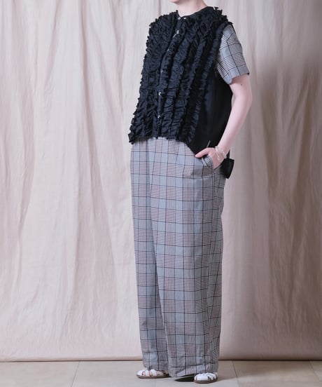 【UNIVERSAL TISSU】フレンチリネン スリーブレスフリルブラウス/UT261BL005/2026年 9月上旬再入荷予定