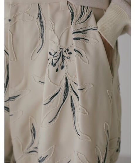 《9/22(火)まで｜12/上旬〜入荷》【 CHIGNON 】[3566-626BZ] ｺｰﾄﾞﾌﾗﾜｰ刺繍PT