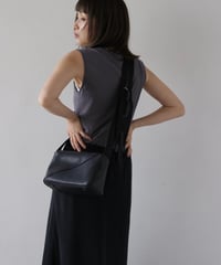 《 予約〆切11/4まで》1月頃 【 Arée 】Leather Square Body Bag -AR261SB005-