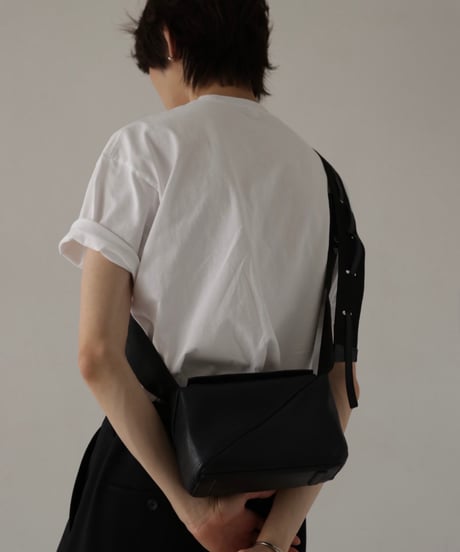 《 予約〆切11/4まで》1月頃 【 Arée 】Leather Square Body Bag -AR261SB005-