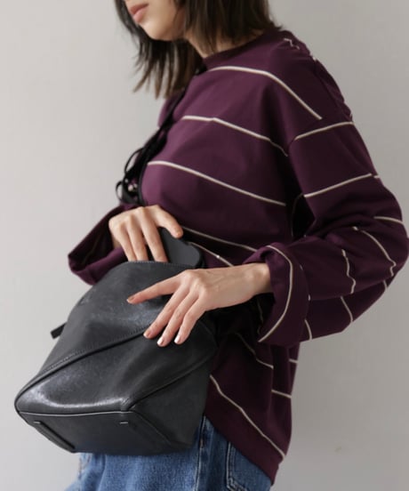 《 予約〆切11/4まで》1月頃 【 Arée 】Leather Square Body Bag -AR261SB005-