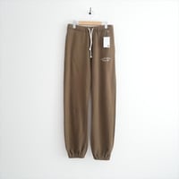 人気完売品 R&D.M.Co- オールドマンズテーラー EMBROIDERY SWEAT PANTS m1334 2604-1411
