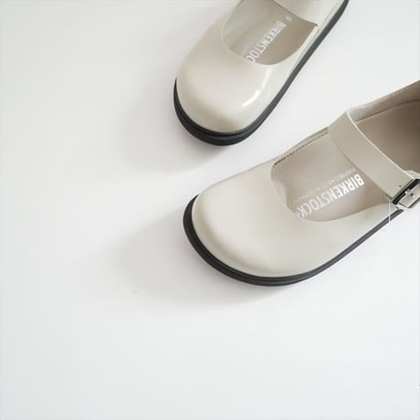 継続販売型・人気完売品 TOMORROWLAND別注 BIRKENSTOCK MANTOVA 38015501050 2609-0348
