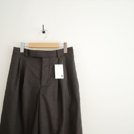 継続販売品 GALERIE VIE エアリークレープ ツータックパンツ 23045104131 2609-0260