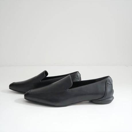 継続販売品 SHISEI POINTED SLIT PUMPS（レイン対応） 2609-0243
