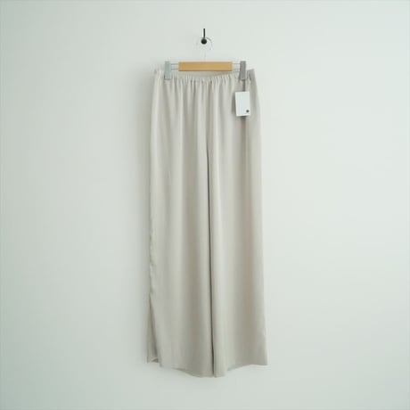 2026SS今季・人気完売色 Plage dull satin relax パンツ 26030922709010 2607-1235