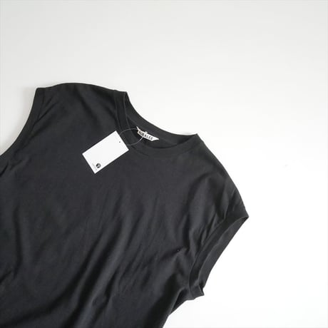 継続販売品 AURALEE SEAMLESS CREW NECK SLEEVELESS A00T06ST 2607-1032