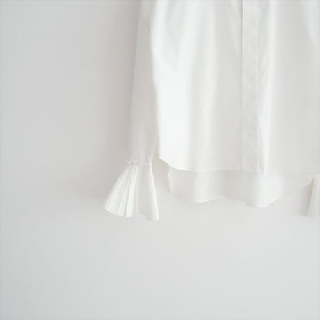 人気完売品 金子綾さんコラボ FORME PLEATS BLOUSE 24AW_P_Blouse_Wht 2607-2048