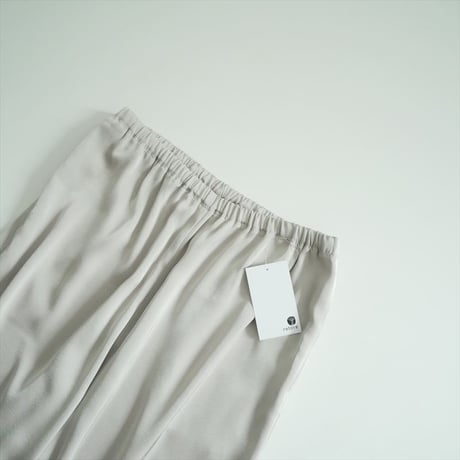 2026SS今季・人気完売色 Plage dull satin relax パンツ 26030922709010 2607-1235