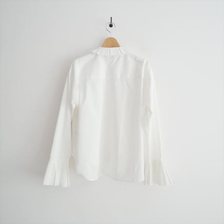 人気完売品 金子綾さんコラボ FORME PLEATS BLOUSE 24AW_P_Blouse_Wht 2607-2048