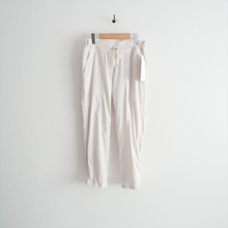 継続販売品 未使用 lululemon Dance Studio ミッドライズクロップパンツ 2608-0854