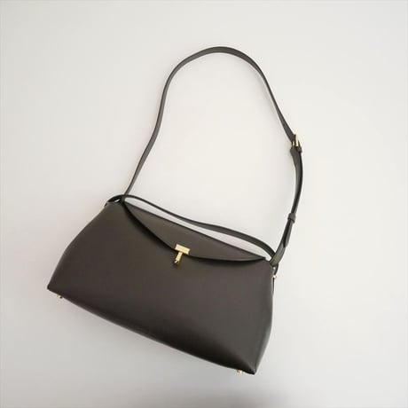 継続販売品 TOTEME T-Lock leather top handle 2609-0966