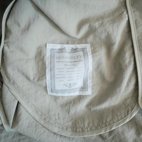 継続販売品 BEARDSLEY バルーン袖フレアーコート BEZ1051208A0001 2610-0308
