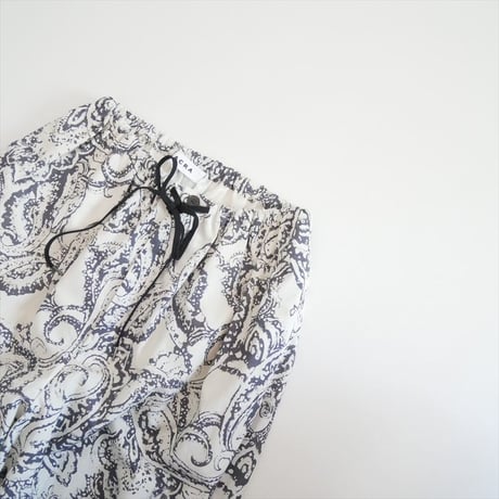 2026SS今季 SACRA BLURRED PAISLEY PANTS 126119111 2608-0080