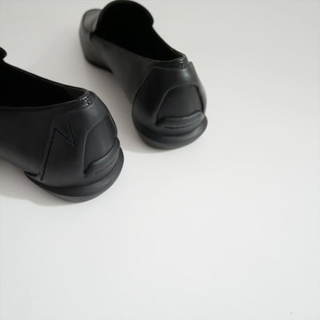 継続販売品 SHISEI POINTED SLIT PUMPS（レイン対応） 2609-0243