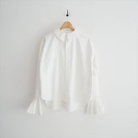 人気完売品 金子綾さんコラボ FORME PLEATS BLOUSE 24AW_P_Blouse_Wht 2607-2048