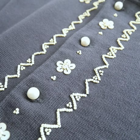 45R  ビーズ刺繍度詰ニットソーのカーディガン / 70380091 / 2406-0346