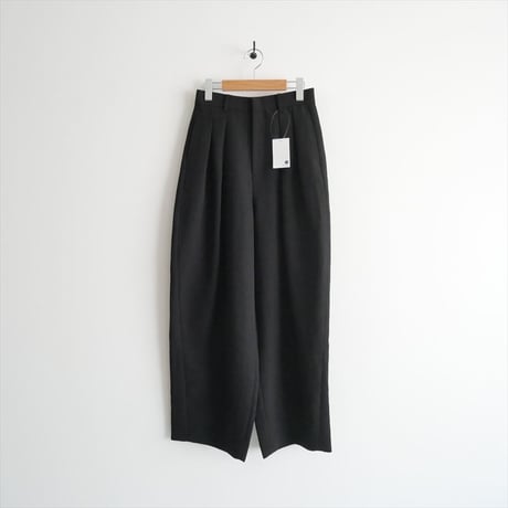 継続販売品 未使用 Curensology プレーンツータックパンツ 104098 2610-0613