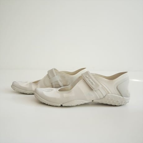 継続販売品・人気完売サイズ SKIMSコラボ NIKE リフト メッシュ IO7694-002 2609-2102
