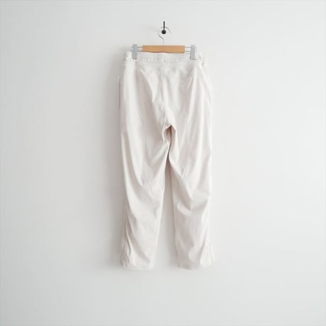 継続販売品 未使用 lululemon Dance Studio ミッドライズクロップパンツ 2608-0854