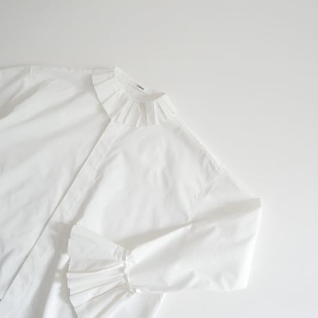 人気完売品 金子綾さんコラボ FORME PLEATS BLOUSE 24AW_P_Blouse_Wht 2607-2048