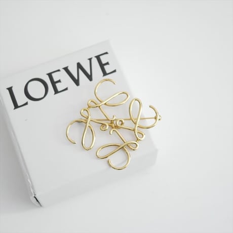 継続販売品 LOEWE アナグラム ブローチ (メタル) 2604-0532