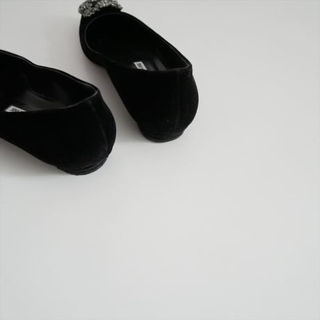 MANOLO BLAHNIK HANGISI ハンギシ　ベルベットフラットシューズ 2608-1315