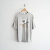 2026AW今季・人気完売品 REMI RELIEF BIG Tシャツ(DAVIDSON COUNTRY) 26070521003030 2610-0825