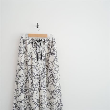2026SS今季 SACRA BLURRED PAISLEY PANTS 126119111 2608-0080