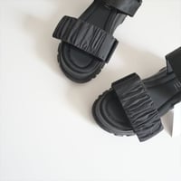 2025SS / emmi / ギャザーストラップサンダル / 13WGS252503 / 2507-2010