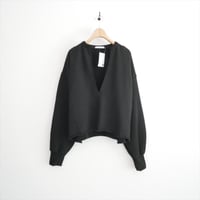 継続販売品・人気完売色 / Whim Gazette スウェットVネックプルオーバー WGZ1051206A0008 / 2604-0764