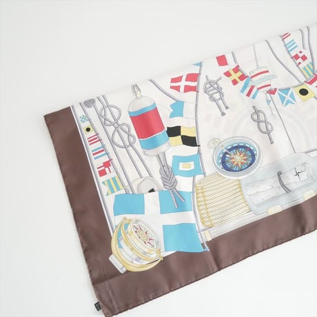 2026・人気完売品 ATELIER TOMORROW FLAG シルクスカーフ 33046304511 2608-1145